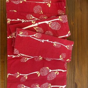 Red Floral Kitchen Linens Set